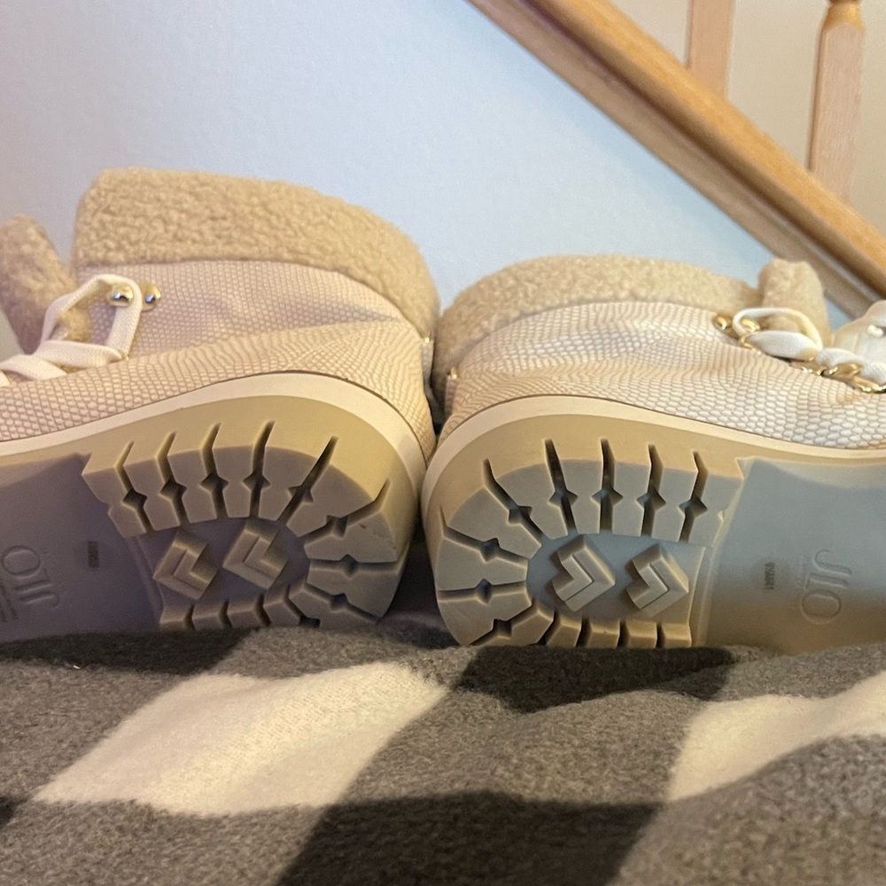 Jennifer Lopez boots… Size 9